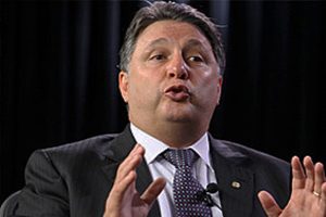 Garotinho volta a ficar legível para concorrer a eleição