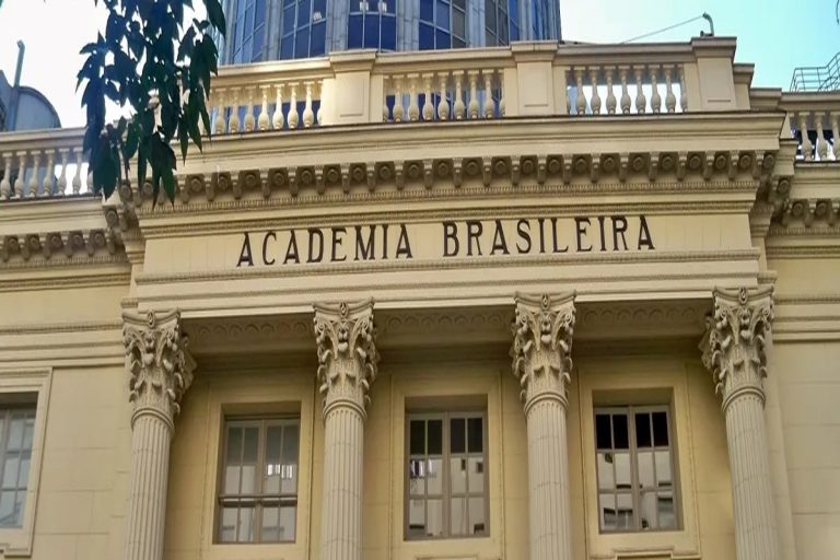 Está sendo reaberta às Bibliotecas Lúcio de Mendonça e Rodolfo Garcia para o público