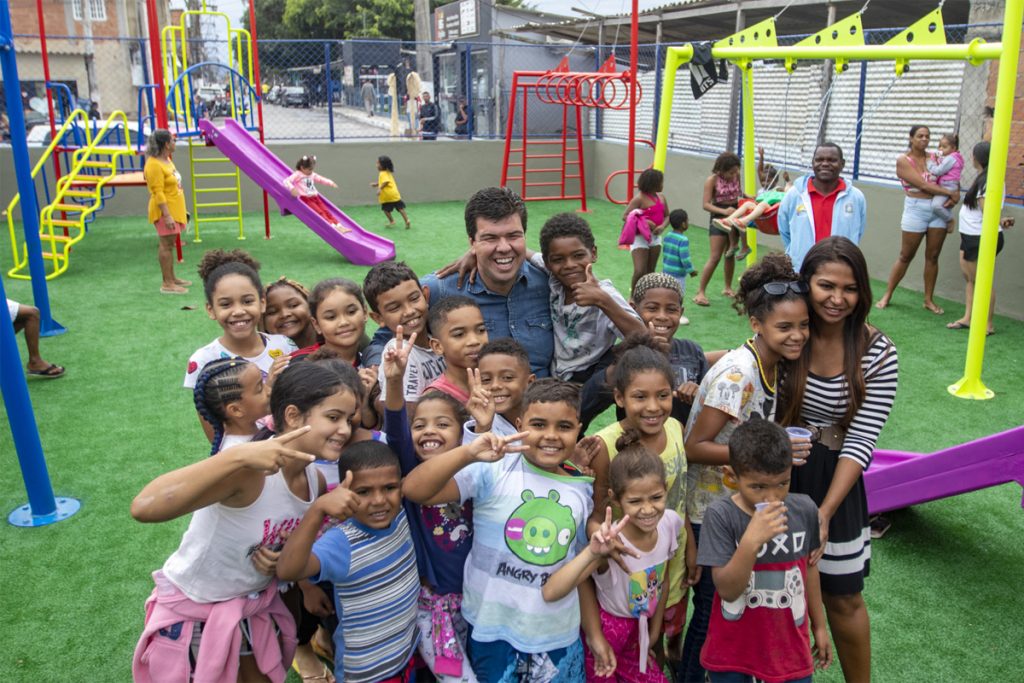 Prefeitura de Macaé faz recuperação da Praça Antônio José Pereira