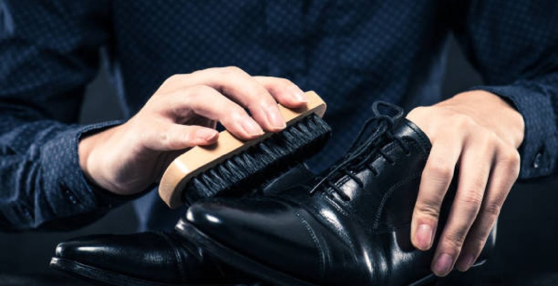 Como engraxar sapatos: passo a passo para ficar completamente impecável (Foto: Canva Pro)