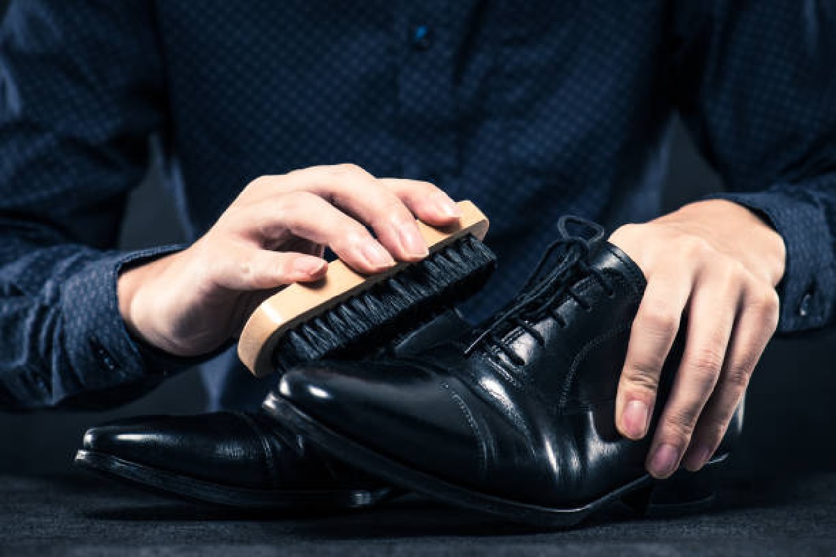 Como engraxar sapatos: passo a passo para ficar completamente impecável (Foto: Canva Pro)