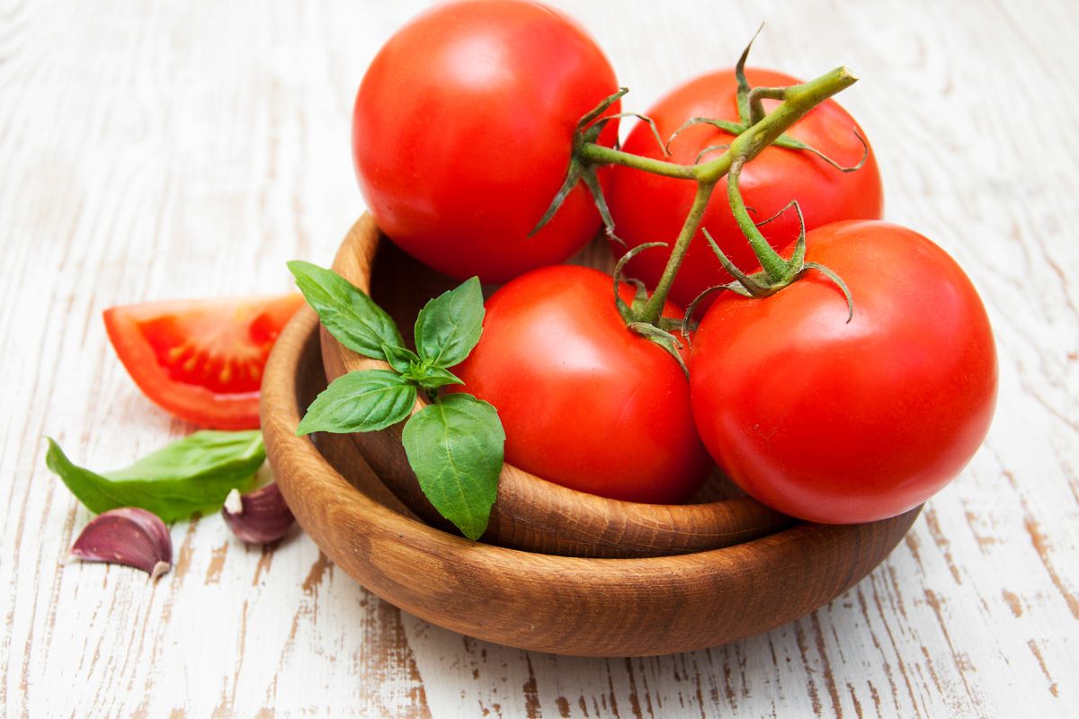 Confira os benefícios do tomate e inclua esse alimento nas suas refeições! - Fonte: Canva