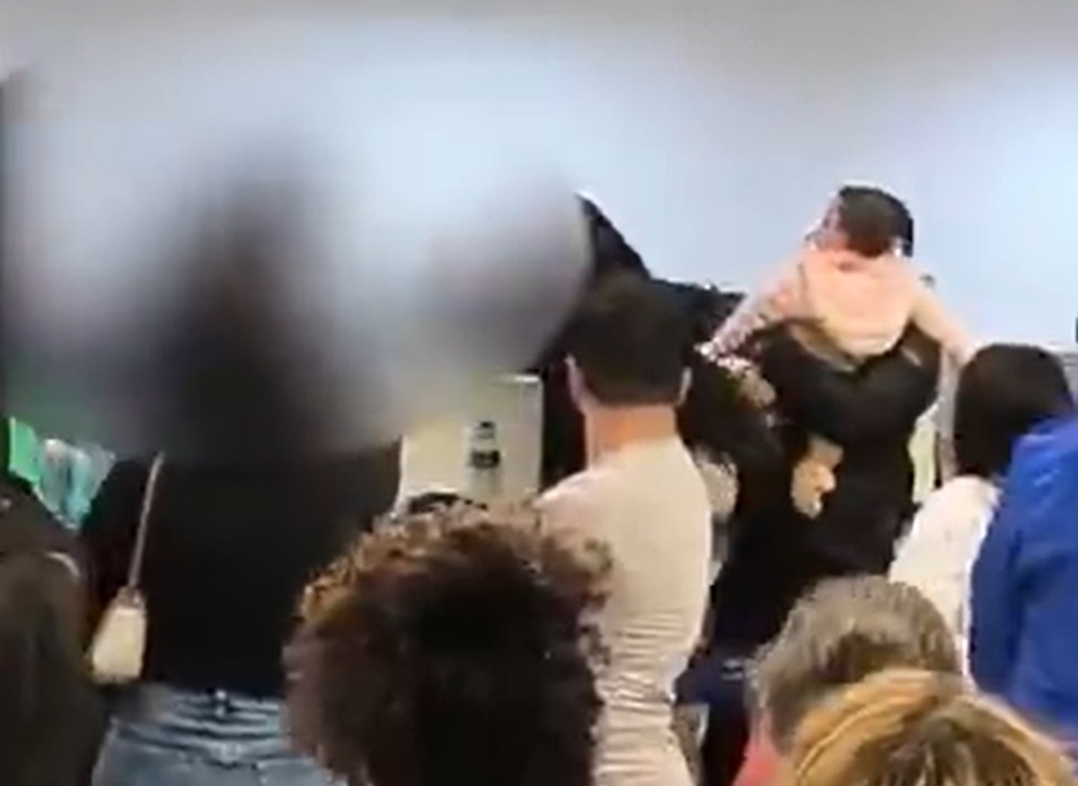 VÍDEO: atraso em voo da Latam acaba em agressão