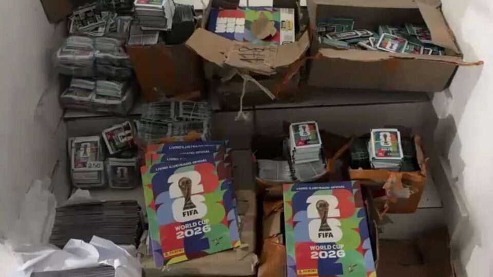 Polícia apreende 50 mil figurinhas da Copa falsificadas em SP. Imagem: Governo de SP