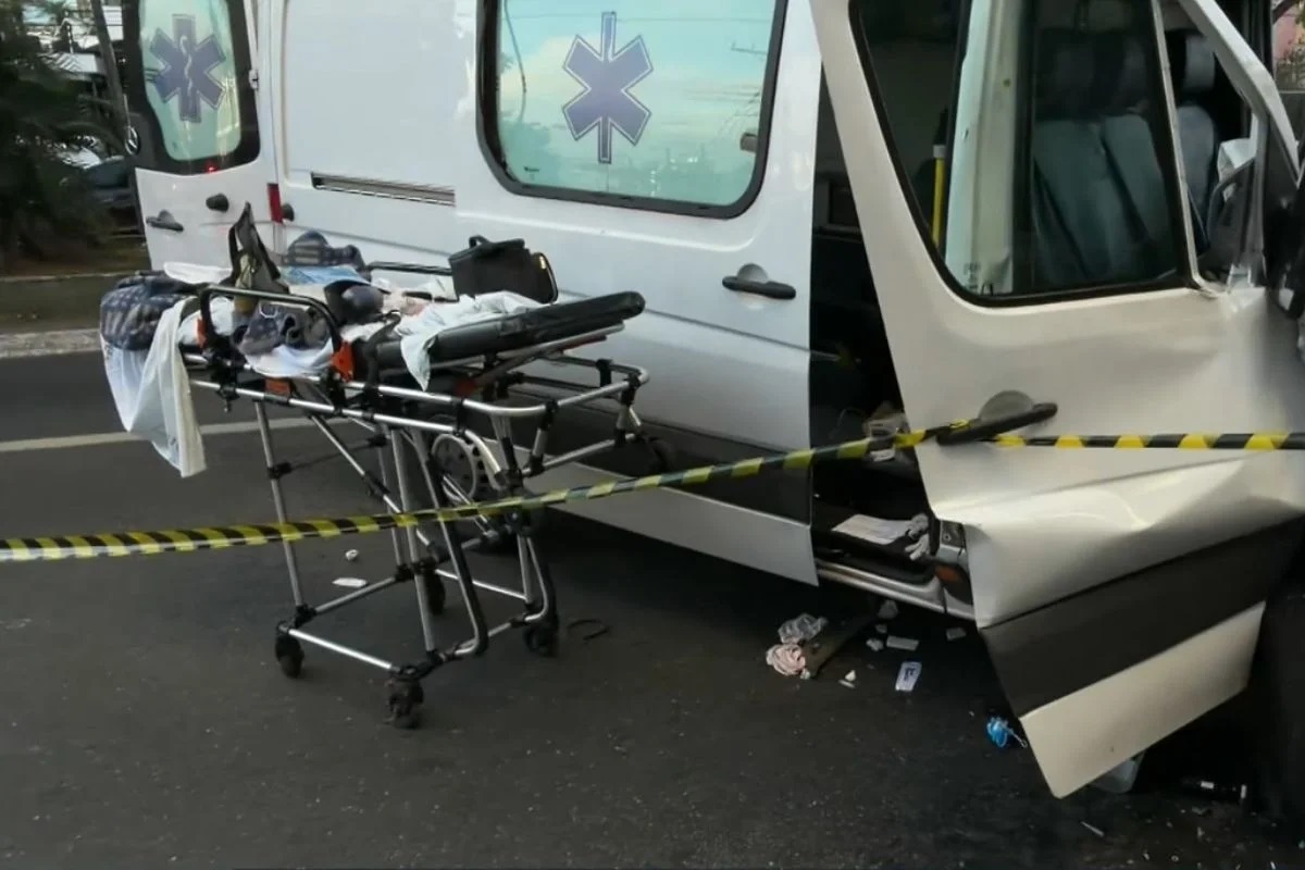 Polícia investiga acidente com ambulância que matou idosa em SP