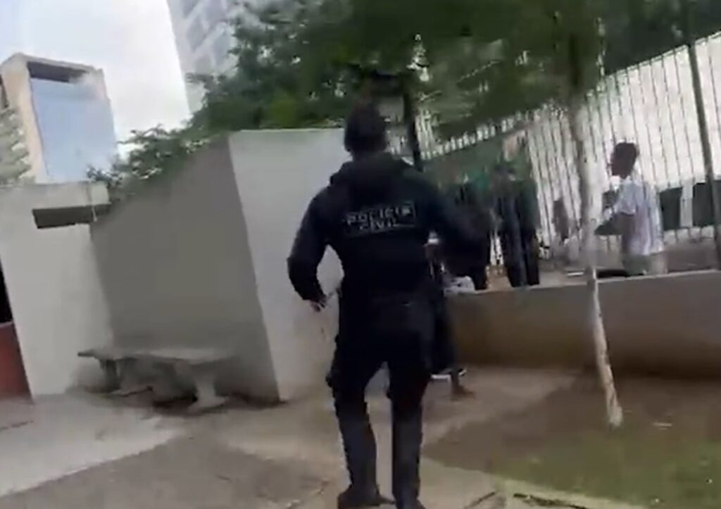 PM fecha biqueira perto de shopping de luxo; veja como foi. Imagem: Reprodução