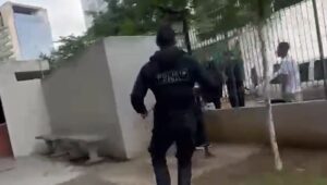 PM fecha biqueira perto de shopping de luxo; veja como foi. Imagem: Reprodução