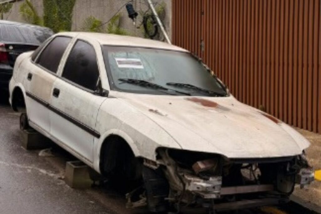 Carros abandonados desafiam moradores em São Paulo. Imagem: Prefeitura de SP