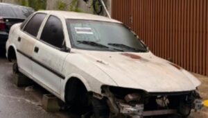 Carros abandonados desafiam moradores em São Paulo. Imagem: Prefeitura de SP