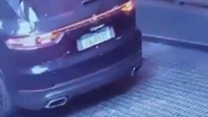 Mulher é investigada após sair com Porsche de R$ 400 mil em São Paulo; entenda o que a lei prevê. Imagem: Reprodução