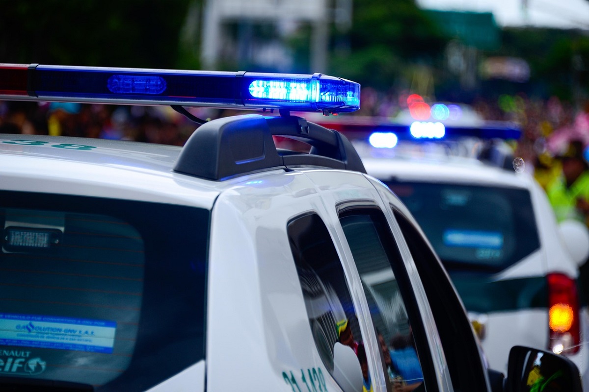 Estacionamento é invadido por ladrões e vítimas viram reféns. Imagem: Pixabay