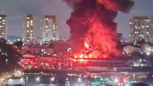 Incêndio em Guarulhos dura quase 24 horas e termina sem feridos. Imagem: Reprodução