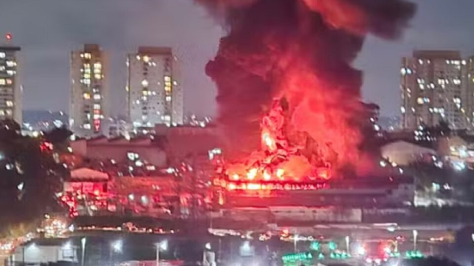 Incêndio em Guarulhos dura quase 24 horas e termina sem feridos. Imagem: Reprodução
