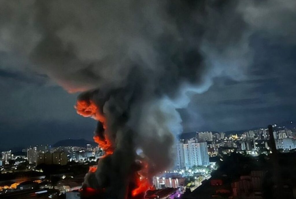 O que causou incêndio em autopeças na Lapa nesta madrugada. Imagem: Reprodução