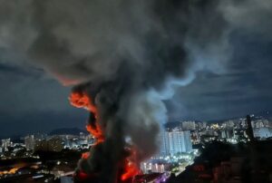 O que causou incêndio em autopeças na Lapa nesta madrugada. Imagem: Reprodução
