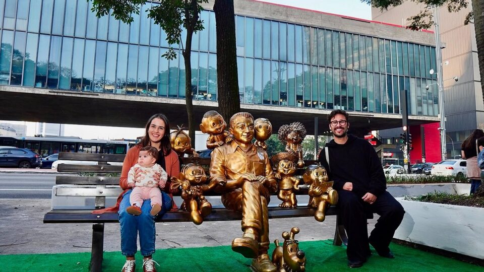Mauricio de Sousa é eternizado com banco de bronze em SP. Imagem: Sergio Barzaghi/Prefeitura de SP
