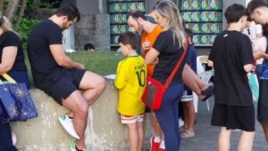 Mooca vira ponto de encontro para troca de figurinhas da Copa. Imagem: Divulgação Banca Fernandes