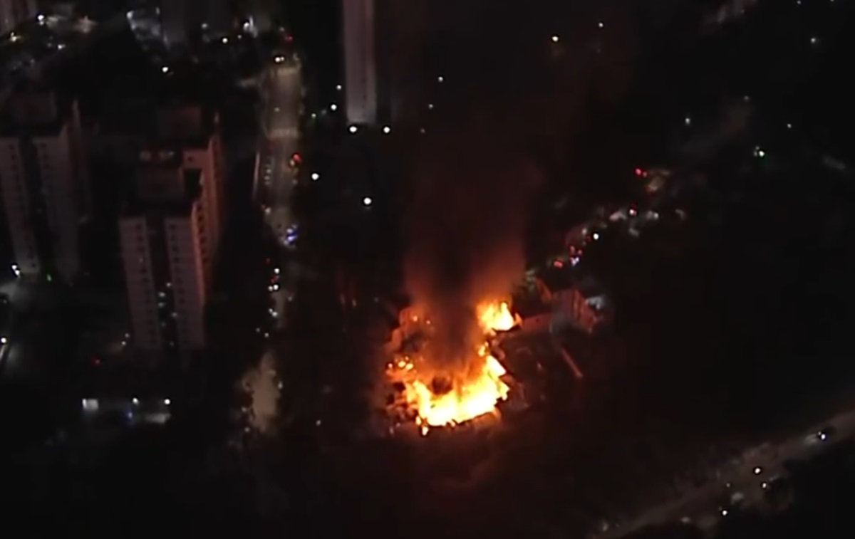 URGENTE: Incêndio em Paraisópolis destroi mais de 50 casas. Imagem: Reprodução TV Globo