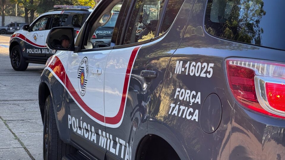 Tráfico: PM apreende 100 tijolos de maconha e prende 3 em SP. Imagem: PM