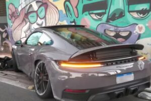 Porsche de influencer atinge 5 veículos no Sacomã. Imagem: Reprodução TV Bandeirantes