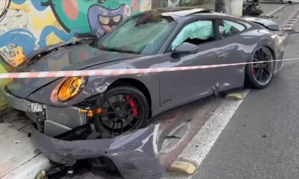 Fábio Giga dirigia em alta velocidade? O que se sabe sobre o acidente com Porsche. Imagem: Reprodução