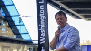 Tarcisio de Freitas recua e descarta privatização total do metrô. Imagem: João Valério/Governo do Estado SP