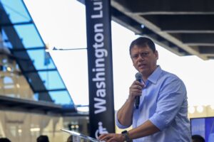 Tarcisio de Freitas recua e descarta privatização total do metrô. Imagem: João Valério/Governo do Estado SP