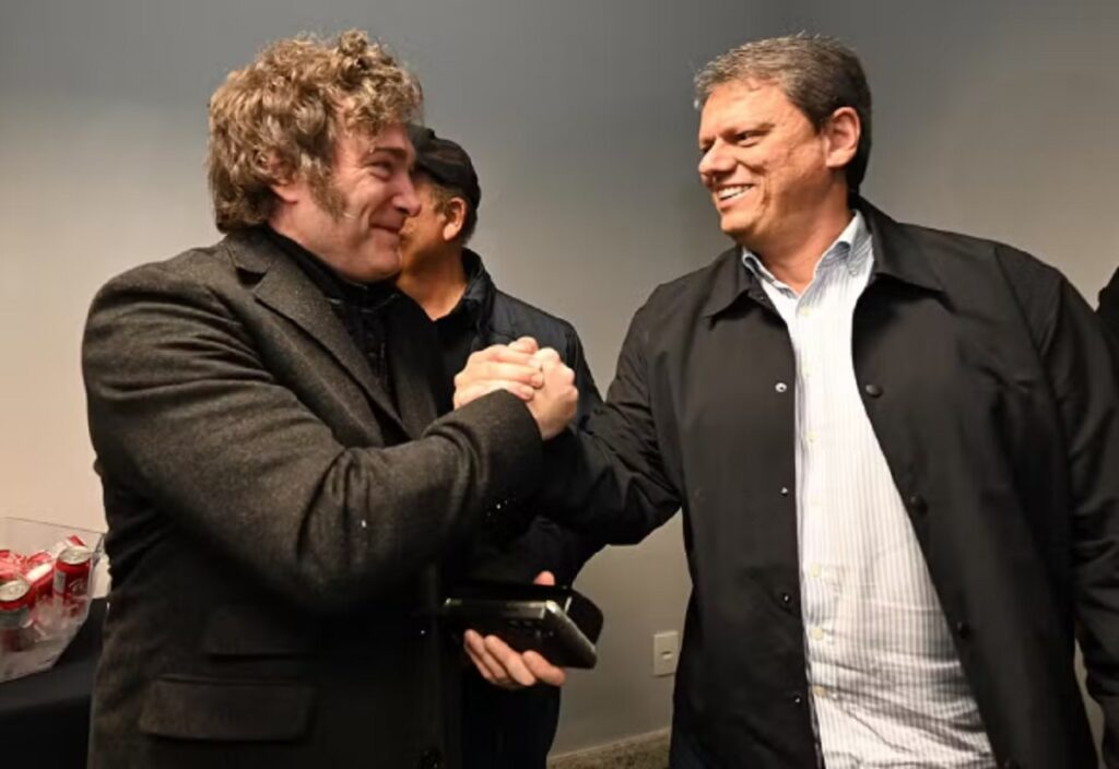 Milei estará com Tarcisio e Nunes antes de convenção em SP. Imagem: Eduardo Valente/PL