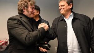 Milei estará com Tarcisio e Nunes antes de convenção em SP. Imagem: Eduardo Valente/PL