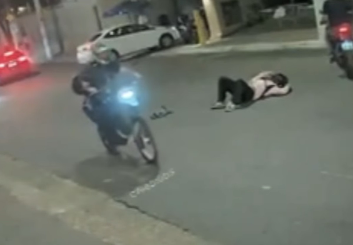 VÍDEO: roubo de moto na Vila Andrade assusta pela audácia. Imagem: Reprodução