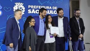 Estudantes vivem ‘dia da Prefeitura’ em São Paulo. Imagem: Reprodução YouTube