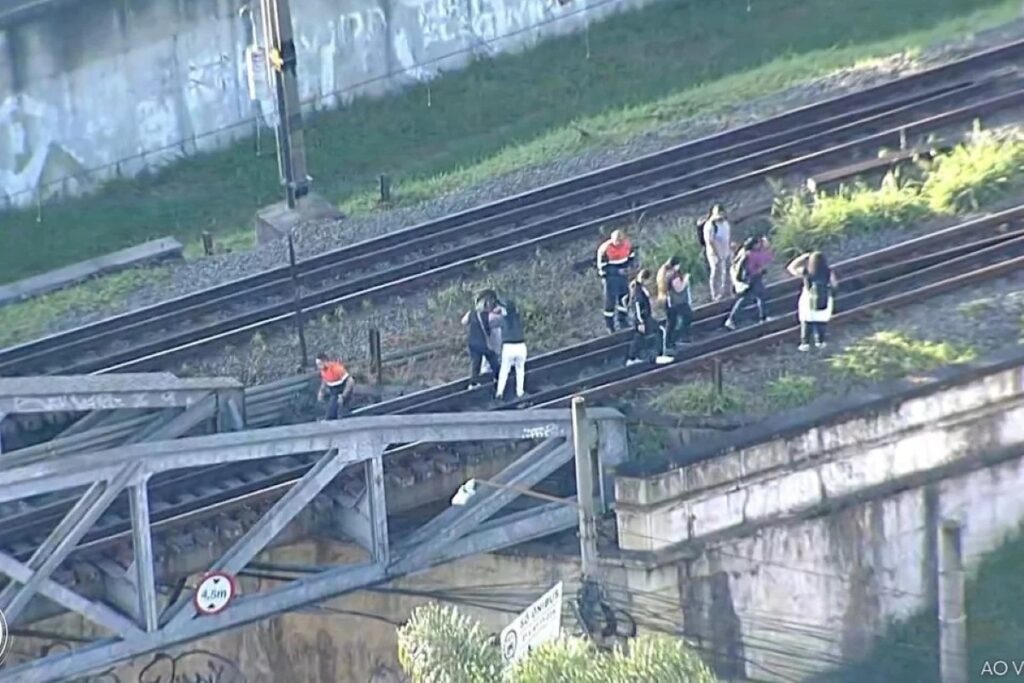 Linhas de trem de nova concessão têm manhã de caos em SP. Imagem: Reprodução TV Globo