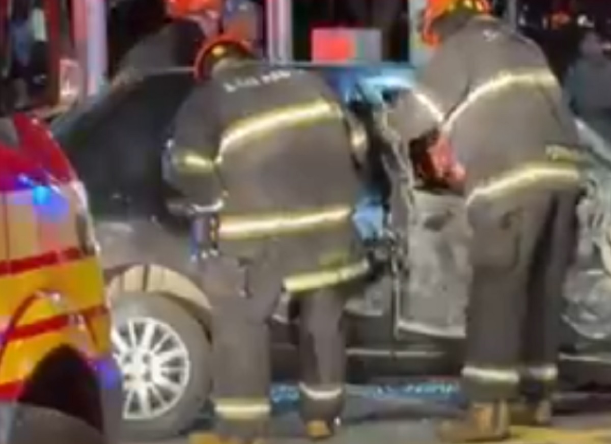 Dois acidentes de carro deixam feridos nesta madrugada em SP. Imagem: Reprodução TV Globo Dois acidentes de carro deixam feridos nesta madrugada em SP. Imagem: Reprodução TV Globo