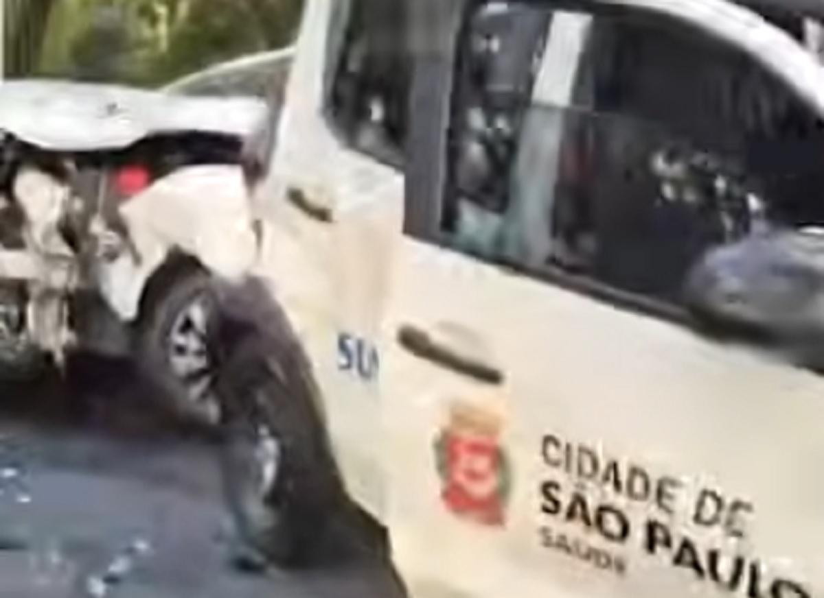 Acidente com carro da prefeitura fere 3 em SP; veja como foi