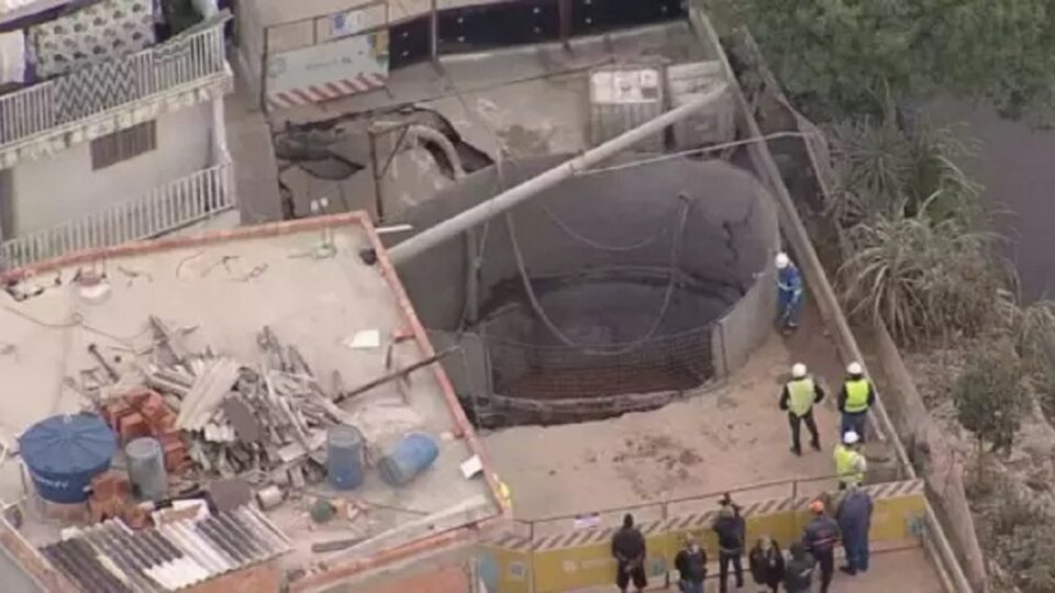 Cratera em Osasco: como ficam as famílias das casas afetadas. Imagem: Reprodução TV Globo