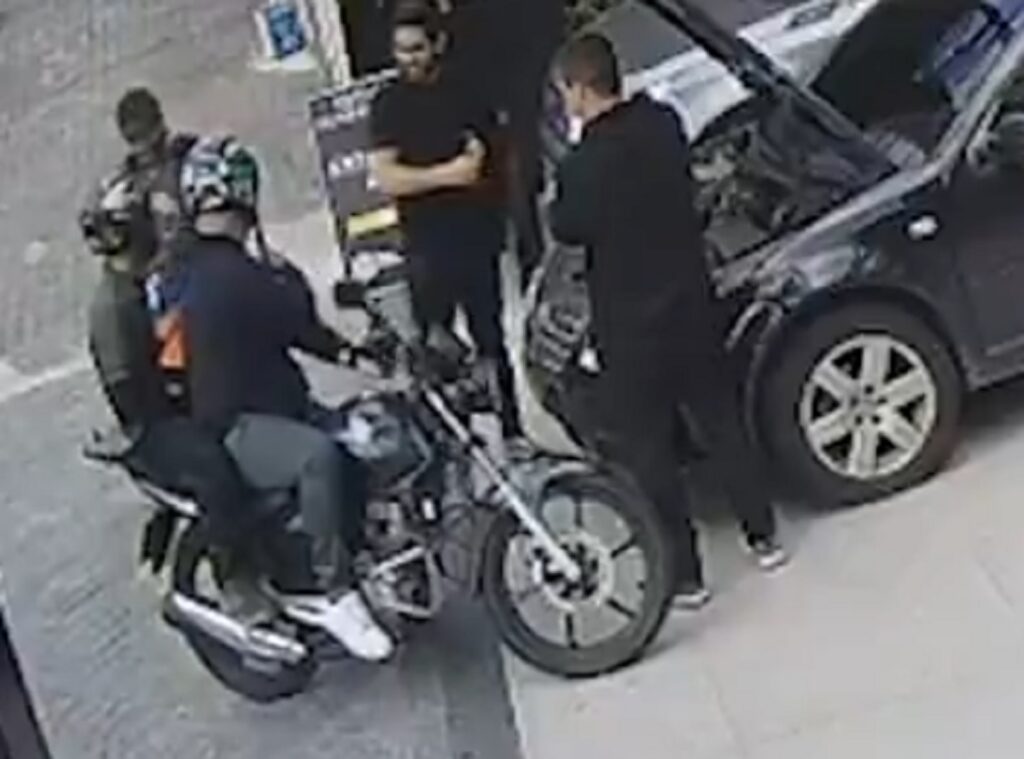 Assalto de brincadeira: morre um dos homens baleados. Imagem: Reprodução
