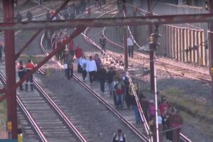 CPTM reassume linhas em SP após caos e incêndio nesta quinta. Imagem: Reprodução TV Globo