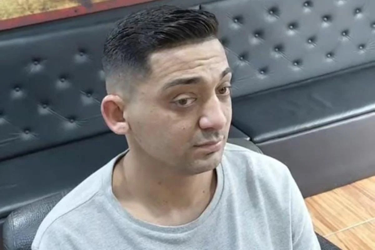 Vinícius Brito, 31 anos está foragido; quem é o acusado de matar Geysa. Imagem: Redes sociais