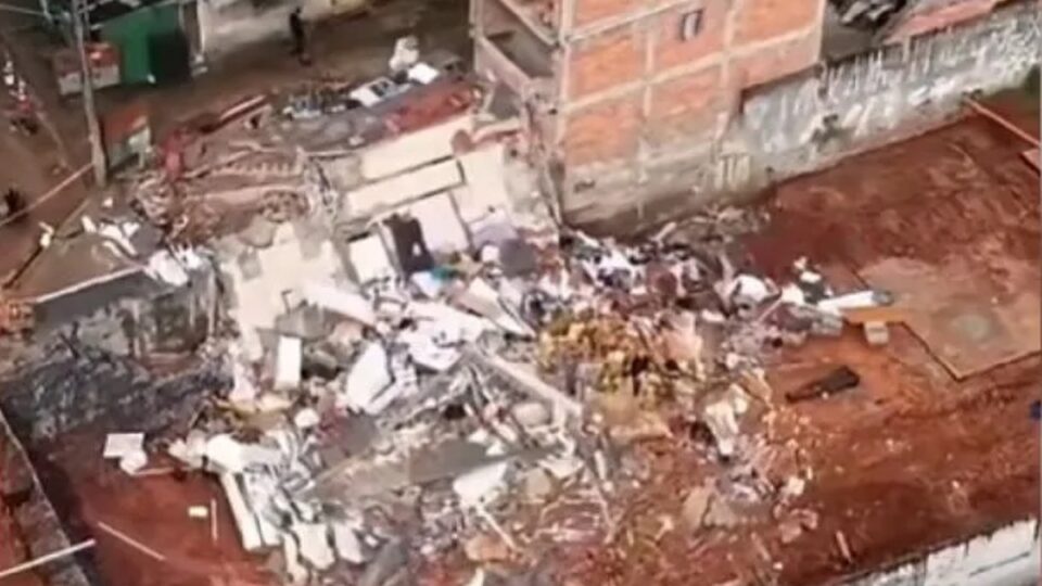 Desabamento de prédio deixa 20 desalojados. Imagem: Reprodução Viva ABC