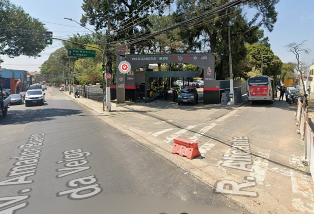 Casal invade base da PM e pede socorro; o que se sabe até agora. Imagem: Google Maps