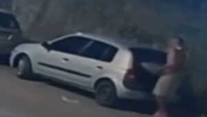 Breno pegou jaqueta no porta-malas e abandonou carro após matar filhas. Imagem: Reprodução YouTube