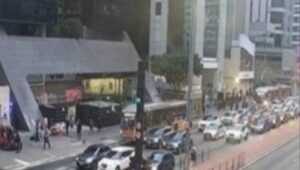 Tarcisio cobra 'bom senso' por fim da greve da CPTM. Imagem: Reprodução CET