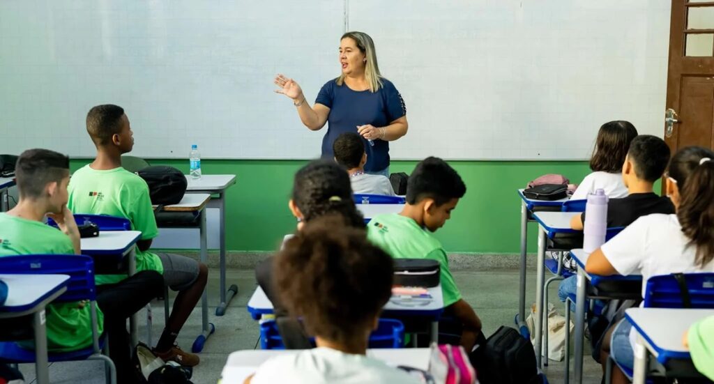 Prova para novos professores tem 162 mil candidatos; salário chega a R$ 5.565. Imagem: Governo de SP