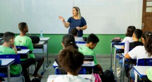 Prova para novos professores tem 162 mil candidatos; salário chega a R$ 5.565. Imagem: Governo de SP