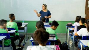 Prova para novos professores tem 162 mil candidatos; salário chega a R$ 5.565. Imagem: Governo de SP