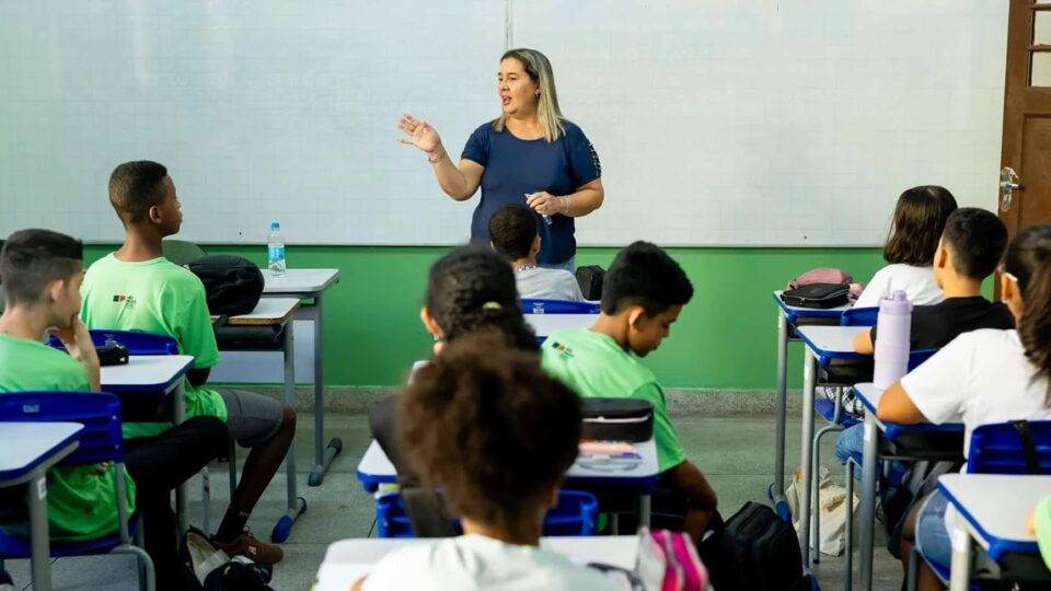 Prova para novos professores tem 162 mil candidatos; salário chega a R$ 5.565. Imagem: Governo de SP