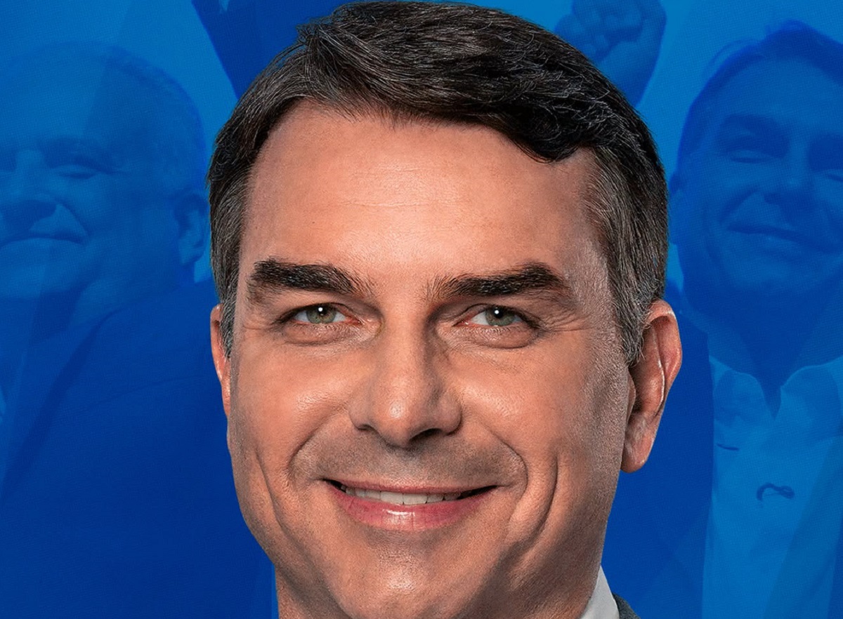 Tarcísio sinaliza alinhamento com Flávio Bolsonaro. Imagem: Divulgação
