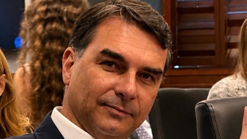 Flávio Bolsonaro tem vantagem sobre Lula em SP, diz DataFolha. Imagem: Divulgação