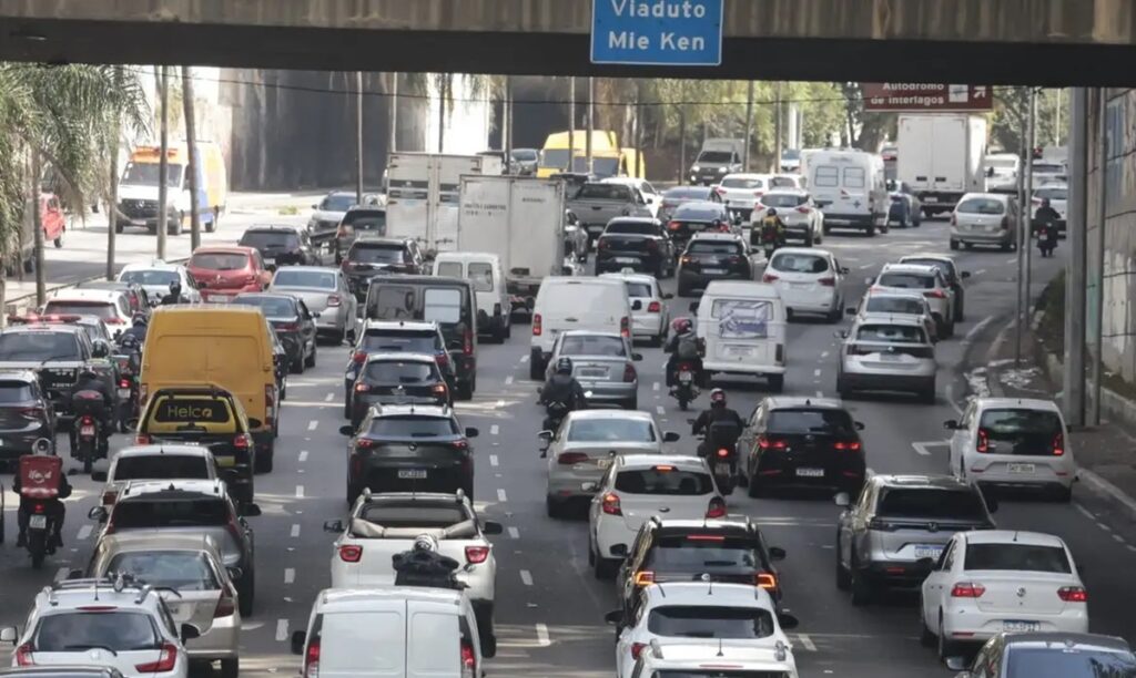 Greve da CPTM faz trânsito atingir 708 km de lentidão em São Paulo. Imagem: Paulo Pinto/Agência Brasil