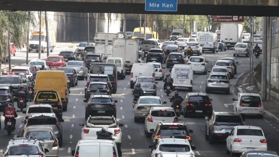 Greve da CPTM faz trânsito atingir 708 km de lentidão em São Paulo. Imagem: Paulo Pinto/Agência Brasil